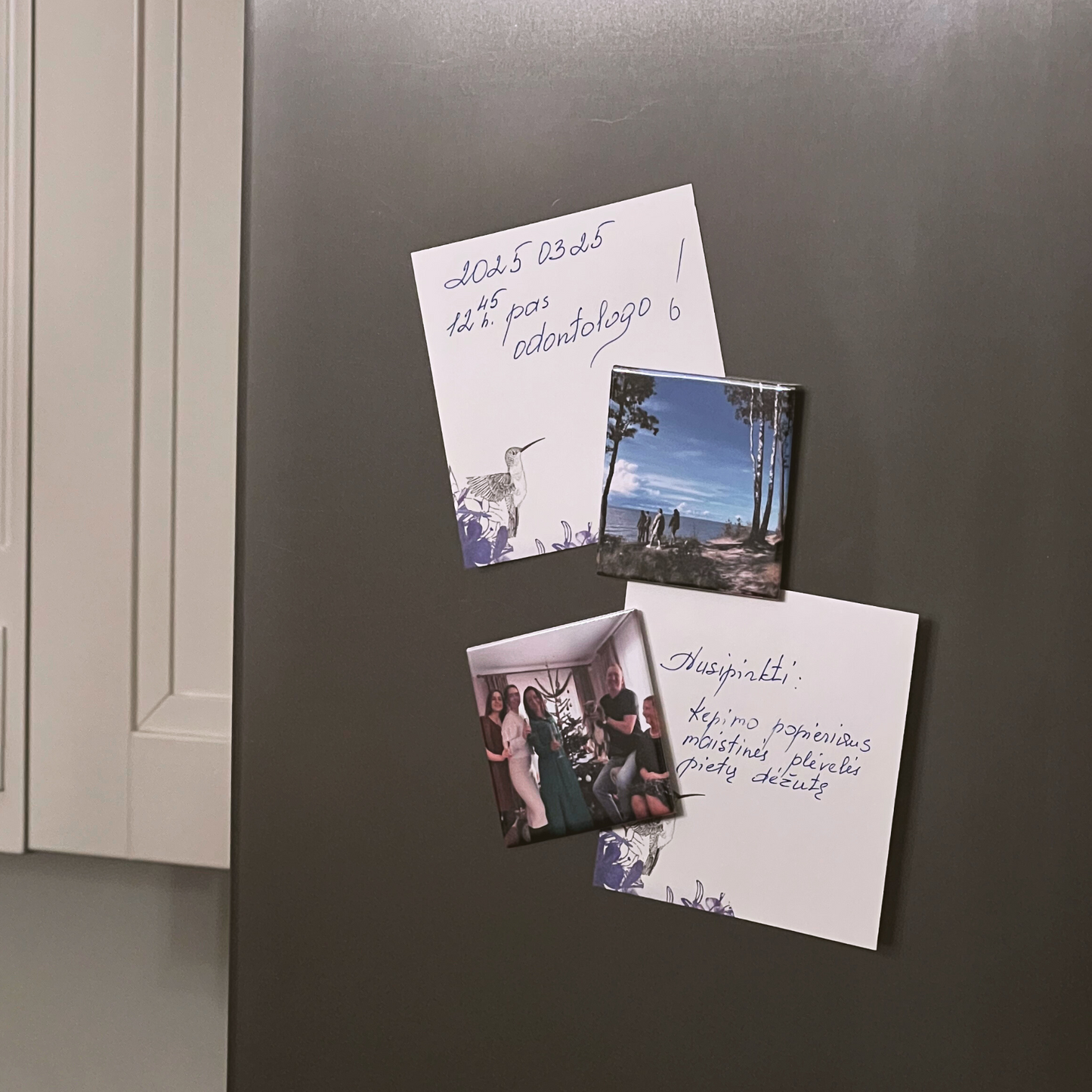 Custom photo magnets for fridge – personalize your favorite memories with high-quality prints.