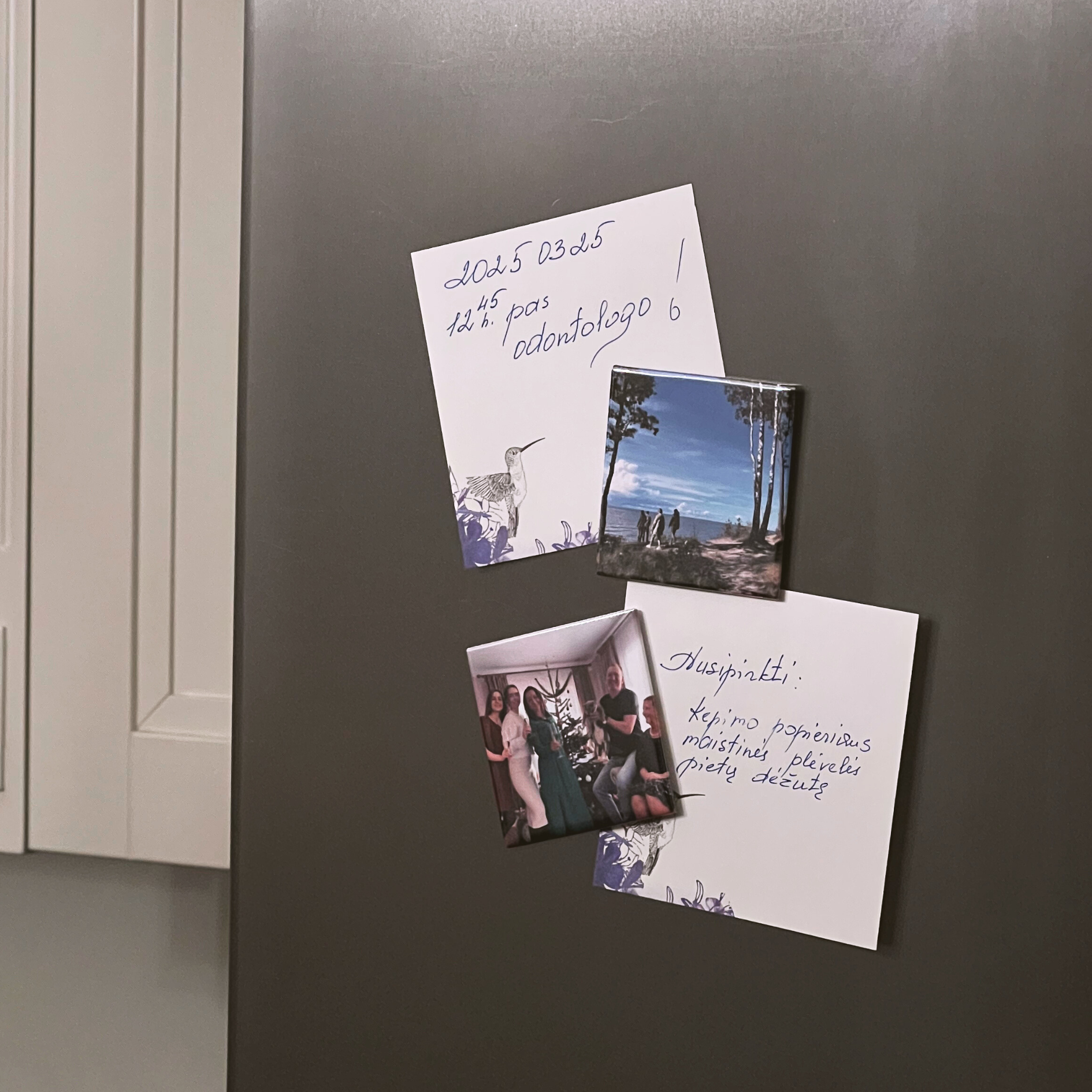 Custom photo magnets for fridge – personalize your favorite memories with high-quality prints.